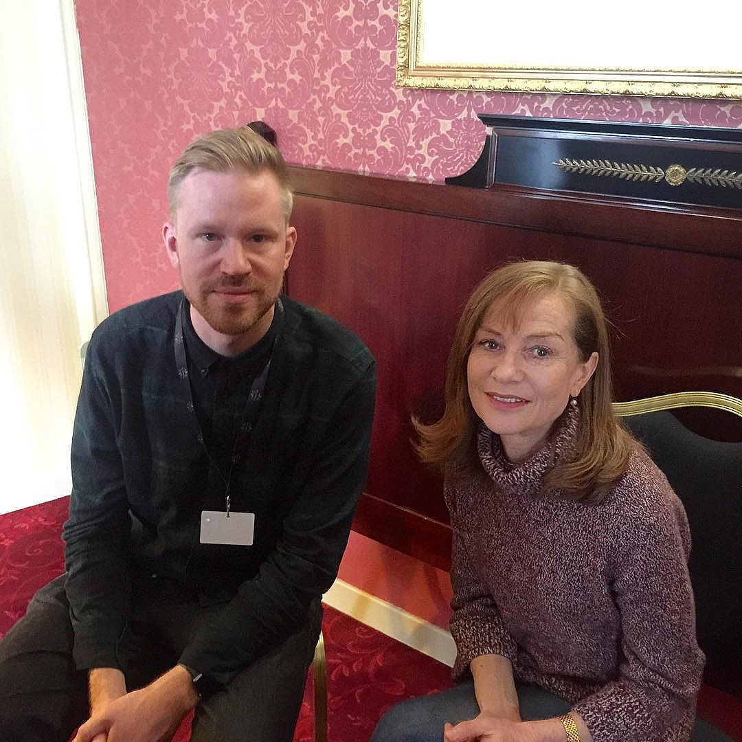 photo chilling with Isabelle Huppert
